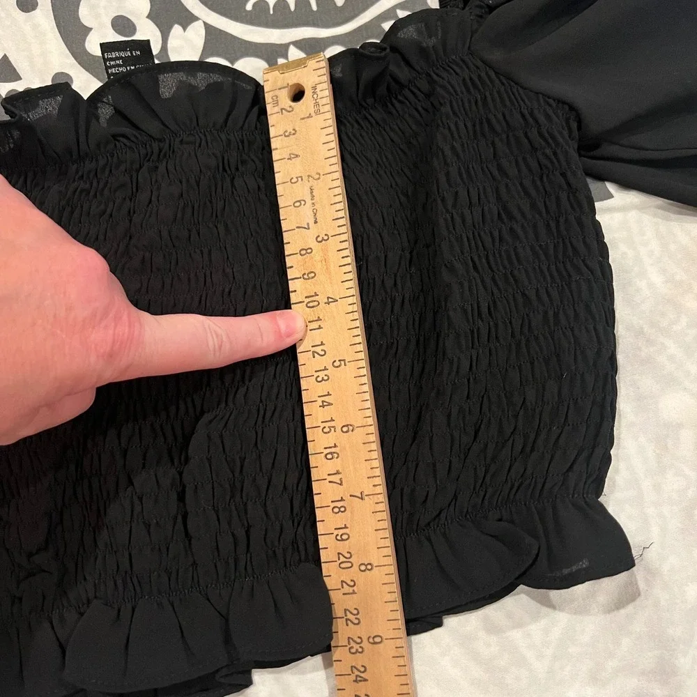 Forever 21 Black Long Sleeve Crop Top Womens Med Smocked‎ Square Neck Ruffle Y2K